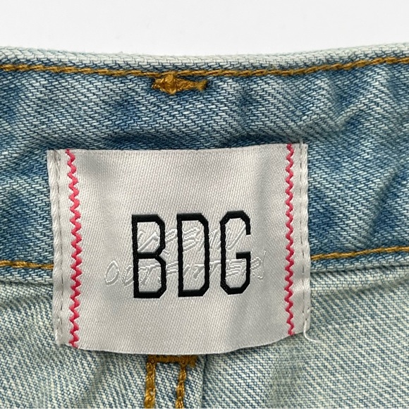 BDG Women’s Size 26 A-Line Short Denim Shorts Light Wash Summer Casual Raw Hem - Picture 4 of 10